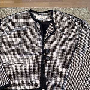 Black & Cream Houndstooth 100% Silk with Braiding Cropped Jacket  Vintage